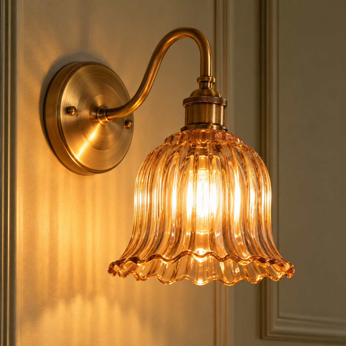 The Cotswold Ashbourne Brass & Glass Wall Light